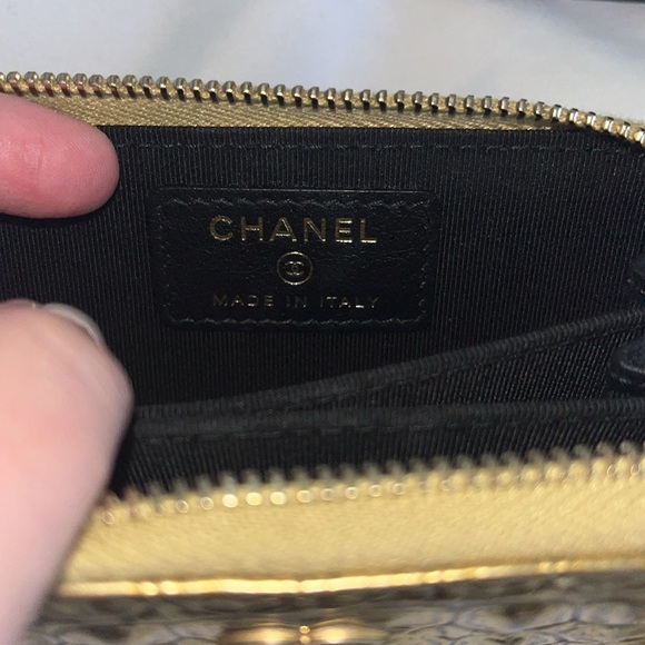 Chanel Egyptian Gold Croc Embossed Zip Around Card Holder - Picture 10 of 16